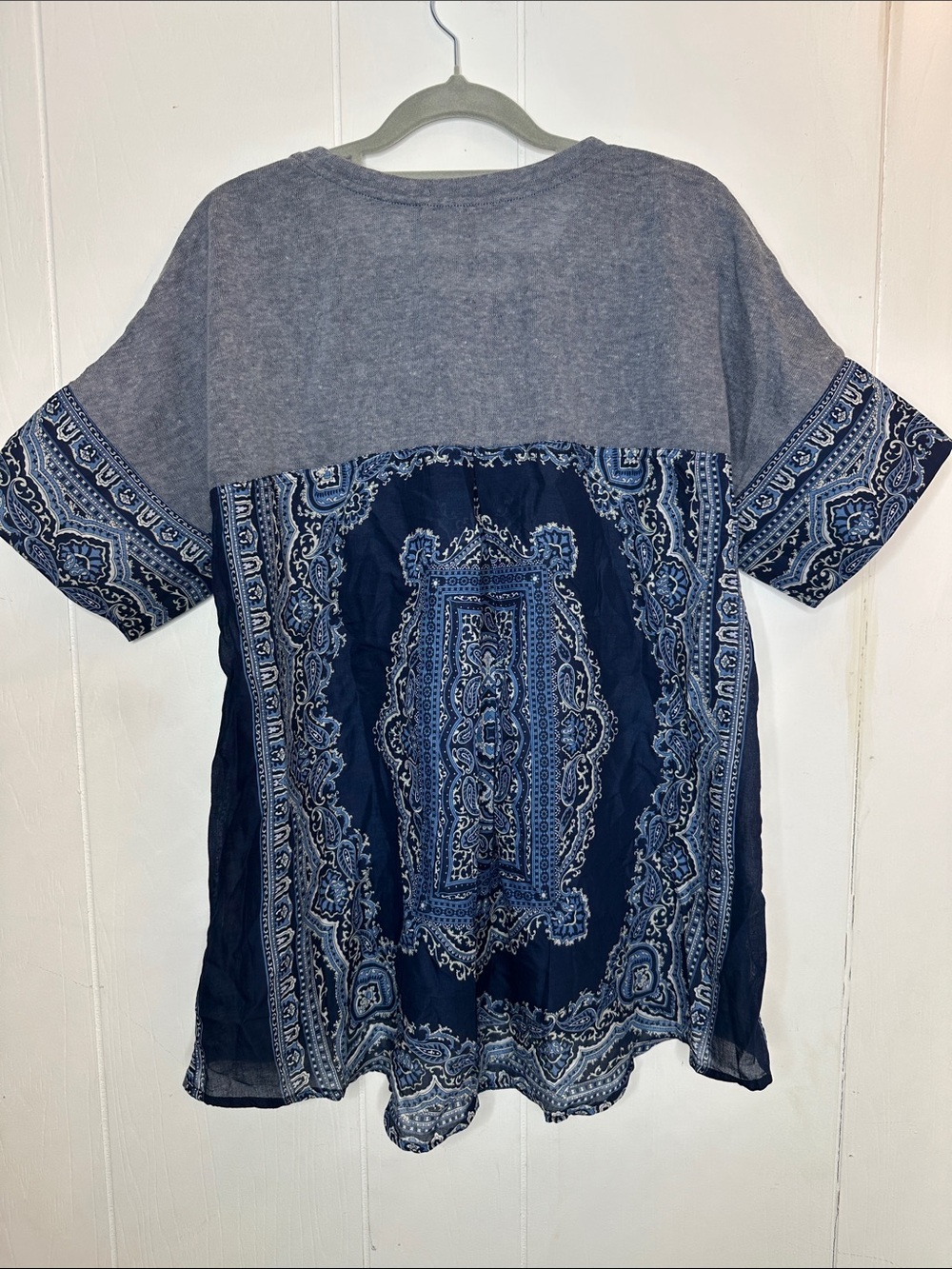 Blue Paisley-Back Short Sleeve Tee - Picture 4 of 6